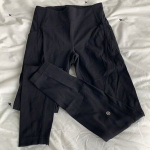 Full length leggings with side and zip pockets